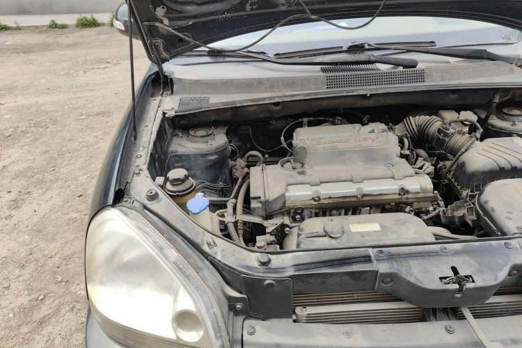 Used Hyundai Tucson 2009 2.0L Manual Two-Wheel Drive Fashion Edition Engine Bay Right
