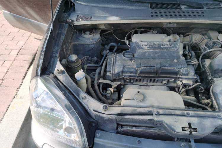 Used Hyundai Tucson 2009 2.0L Manual Two-Wheel Drive Fashion Edition Engine Bay Right