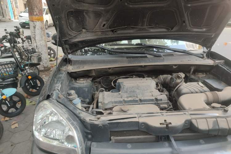 Used Hyundai Tucson 2009 2.0L Manual Two-Wheel Drive Fashion Edition Engine Bay Right