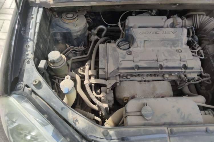 Used Hyundai Tucson 2009 2.0L Manual Two-Wheel Drive Fashion Edition Engine Bay Right