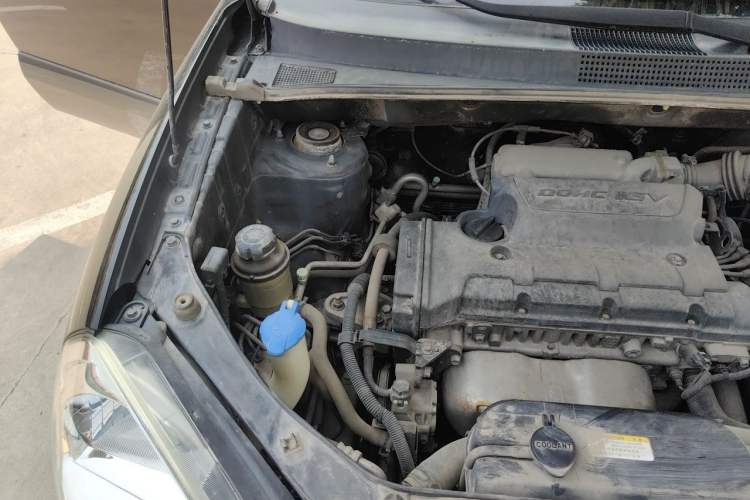 Used Hyundai Tucson 2009 2.0L Manual Two-Wheel Drive Fashion Edition Engine Bay Right