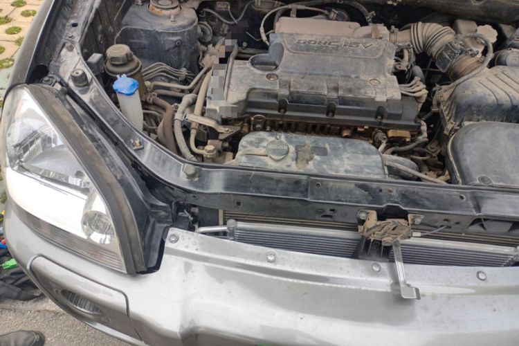 Used Hyundai Tucson 2009 2.0L Manual Two-Wheel Drive Fashion Edition Engine Bay Right