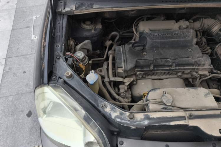 Used Hyundai Tucson 2009 2.0L Manual Two-Wheel Drive Fashion Edition Engine Bay Right