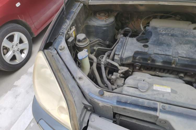 Used Hyundai Tucson 2009 2.0L Manual Two-Wheel Drive Fashion Edition Engine Bay Right
