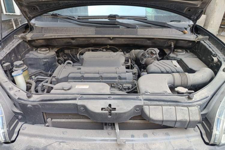 Used Hyundai Tucson 2009 2.0L Manual Two-Wheel Drive Fashion Edition Engine Bay
