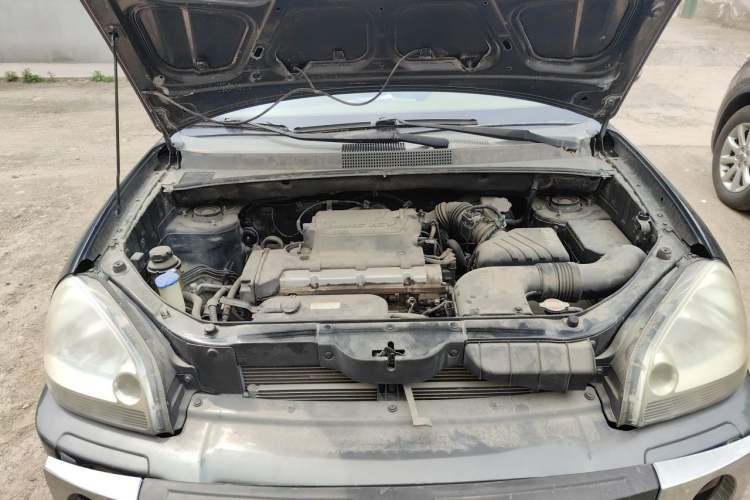 Used Hyundai Tucson 2009 2.0L Manual Two-Wheel Drive Fashion Edition Engine Bay