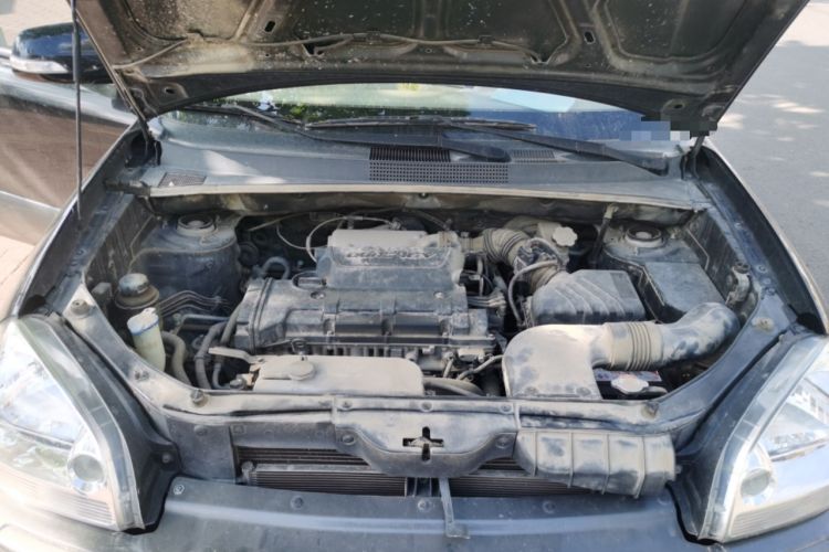 Used Hyundai Tucson 2009 2.0L Manual Two-Wheel Drive Fashion Edition Engine Bay