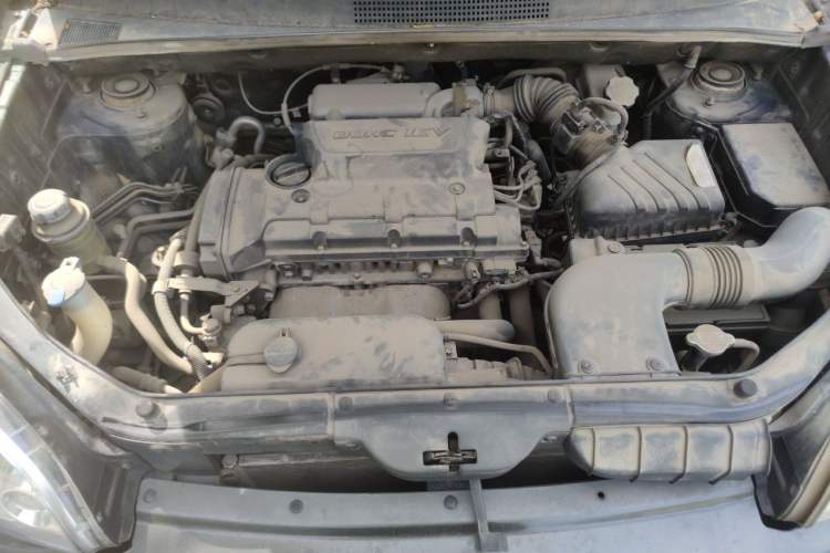 Used Hyundai Tucson 2009 2.0L Manual Two-Wheel Drive Fashion Edition Engine Bay
