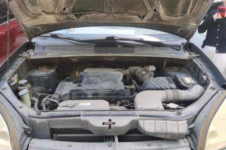 Used Hyundai Tucson 2009 2.0L Manual Two-Wheel Drive Fashion Edition Engine Bay