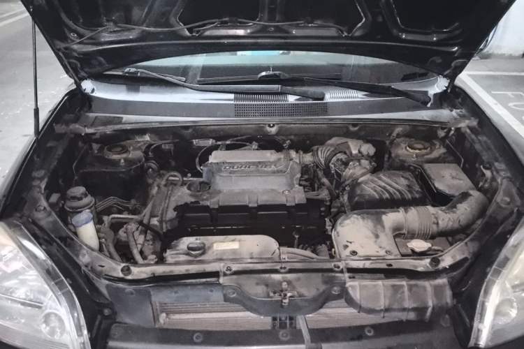 Used Hyundai Tucson 2009 2.0L Automatic Two-Wheel Drive with Sunroof Engine Bay
