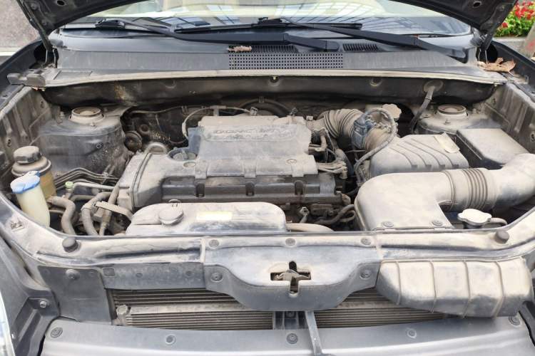 Used Hyundai Tucson 2009 2.0L Automatic Two-Wheel Drive with Sunroof Engine Bay