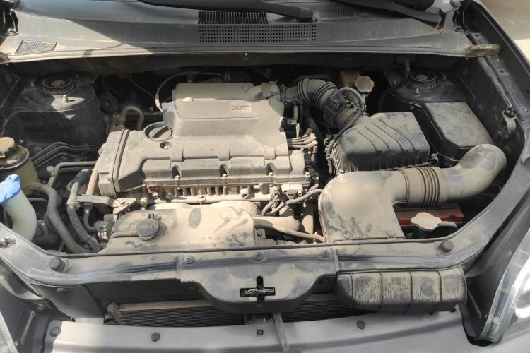 Used Hyundai Tucson 2009 2.0L Automatic Two-Wheel Drive with Sunroof Engine Bay