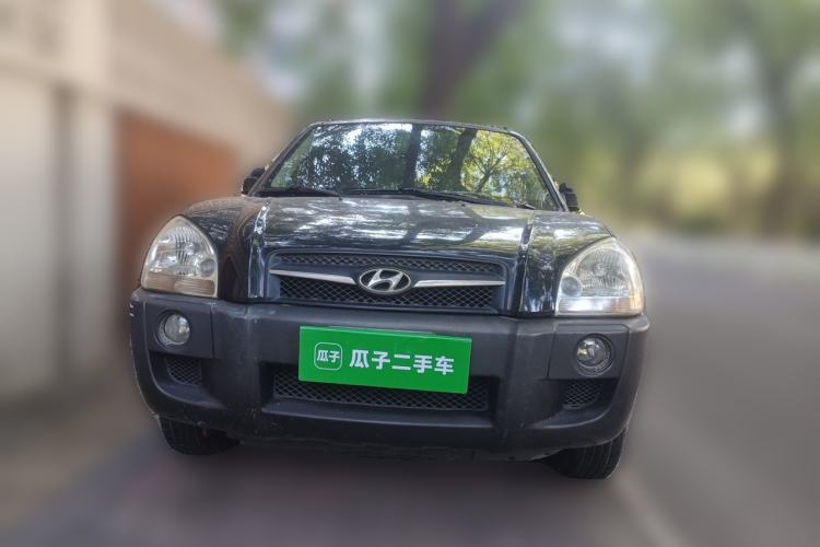 Used Hyundai Tucson 2009 2.0L Automatic Two-Wheel Drive with Sunroof Front