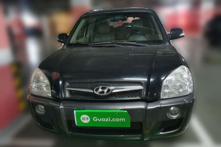 Used Hyundai Tucson 2009 2.0L Automatic Two-Wheel Drive with Sunroof Front