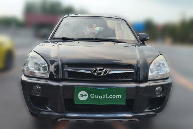 Used Hyundai Tucson 2009 2.0L Automatic Two-Wheel Drive with Sunroof Front