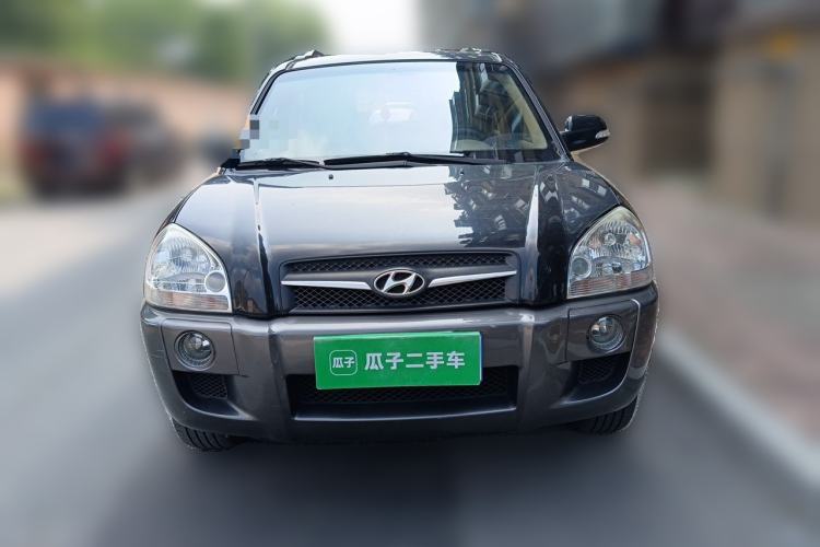Used Hyundai Tucson 2009 2.0L Manual Two-Wheel Drive Fashion Edition Front