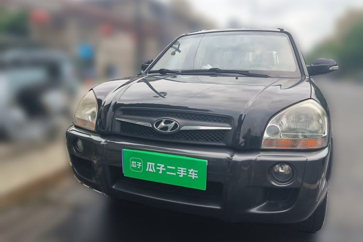 Used Hyundai Tucson 2009 2.0L Automatic Two-Wheel Drive with Sunroof Front