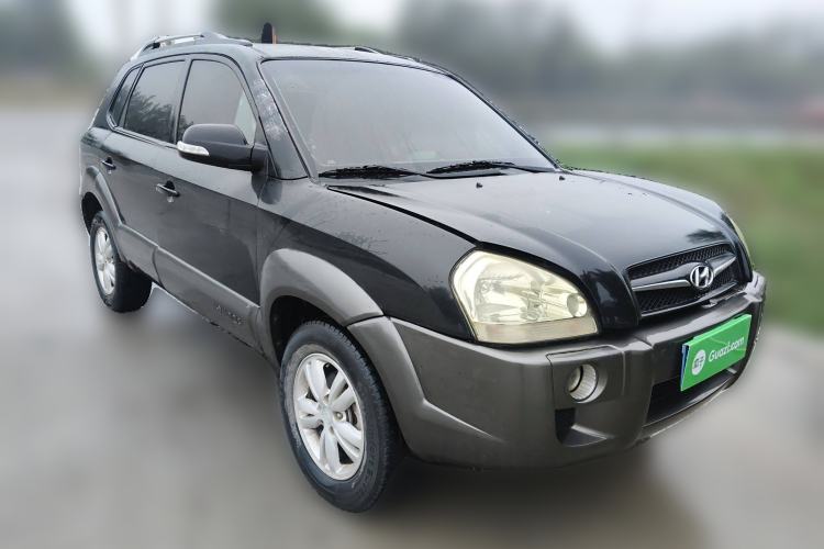 Used Hyundai Tucson 2009 2.0L Manual Two-Wheel Drive Fashion Edition Front Right 45 Deg
