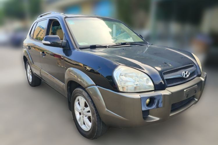 Used Hyundai Tucson 2009 2.0L Automatic Two-Wheel Drive with Sunroof Front Right 45 Deg