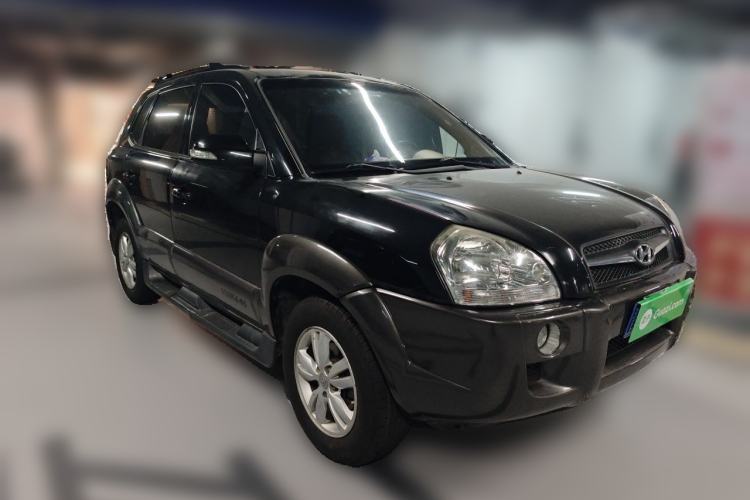 Used Hyundai Tucson 2009 2.0L Automatic Two-Wheel Drive with Sunroof Front Right 45 Deg