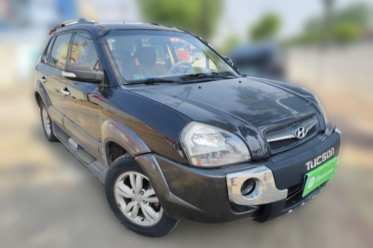 Used Hyundai Tucson 2009 2.0L Manual Two-Wheel Drive Fashion Edition Front Right 45 Deg