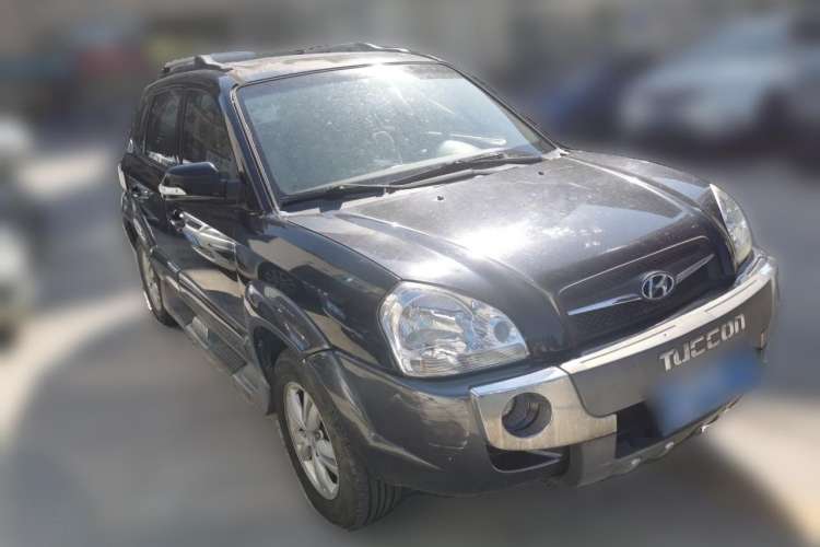 Used Hyundai Tucson 2009 2.0L Manual Two-Wheel Drive Fashion Edition Front Right 45 Deg