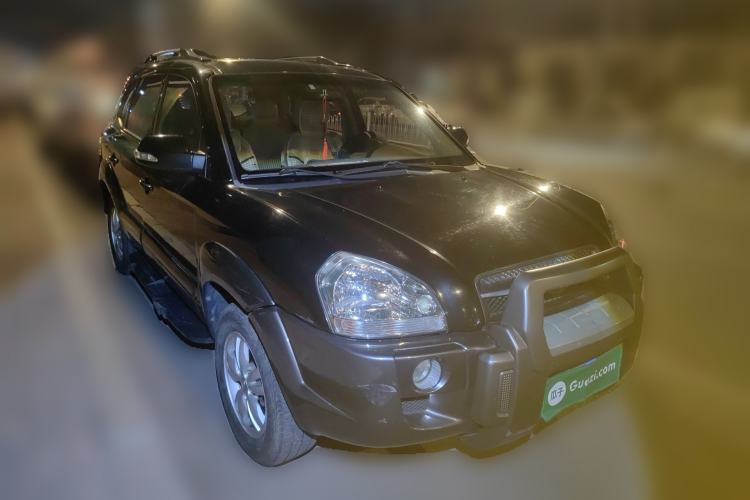 Used Hyundai Tucson 2009 2.0L Automatic Two-Wheel Drive with Sunroof Front Right 45 Deg