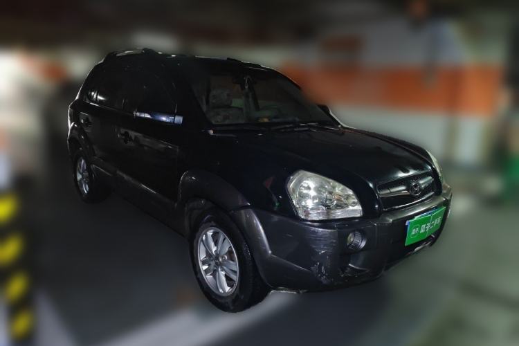 Used Hyundai Tucson 2009 2.0L Manual Two-Wheel Drive Fashion Edition Front Right 45 Deg