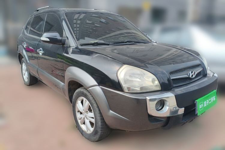 Used Hyundai Tucson 2009 2.0L Manual Two-Wheel Drive Fashion Edition Front Right 45 Deg