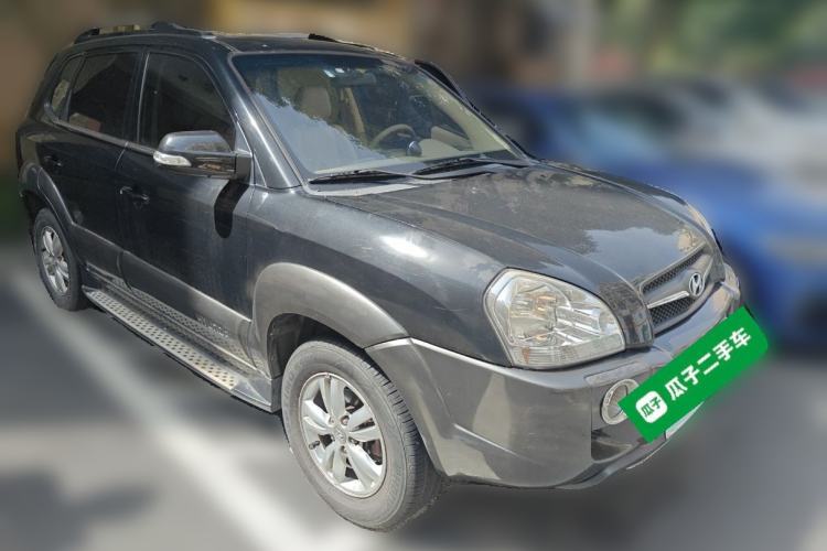 Used Hyundai Tucson 2009 2.0L Manual Two-Wheel Drive Fashion Edition Front Right 45 Deg