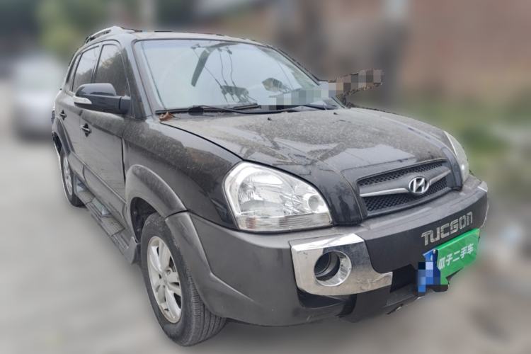 Used Hyundai Tucson 2009 2.0L Automatic Two-Wheel Drive with Sunroof Front Right 45 Deg