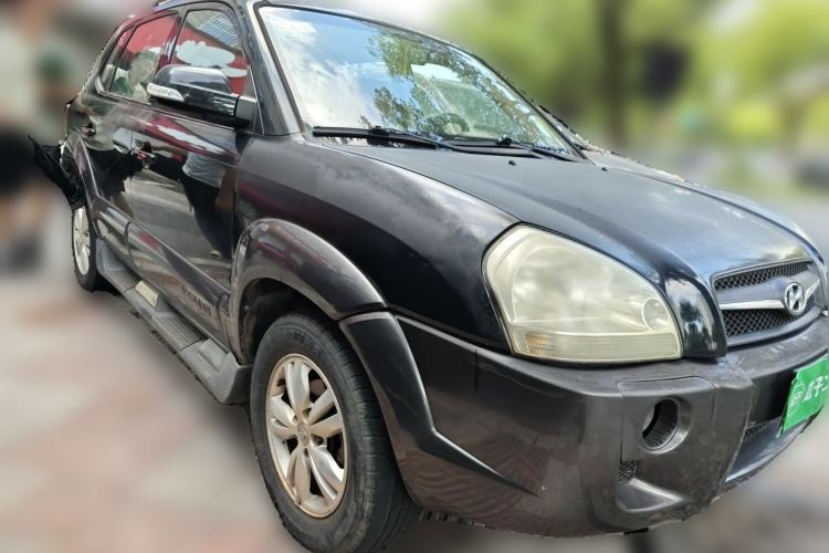 Used Hyundai Tucson 2009 2.0L Manual Two-Wheel Drive Fashion Edition Front Right 45 Deg