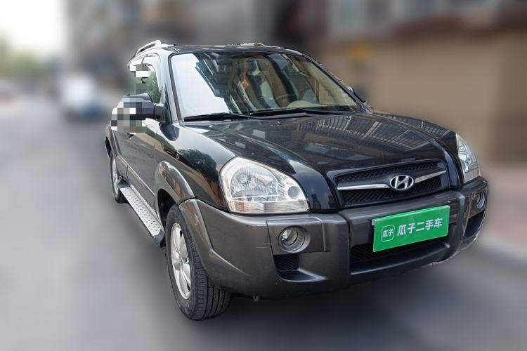Used Hyundai Tucson 2009 2.0L Manual Two-Wheel Drive Fashion Edition Front Right 45 Deg