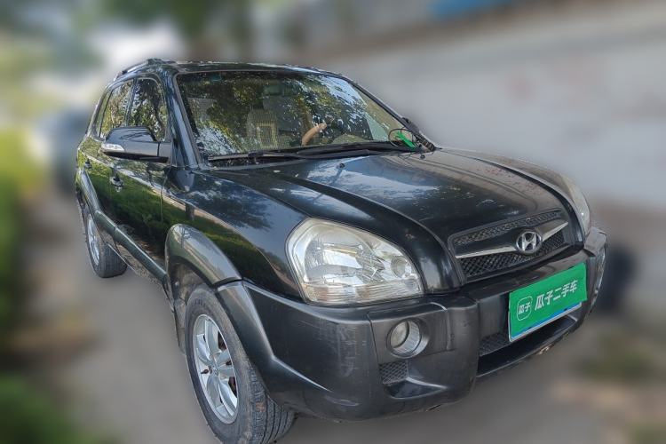 Used Hyundai Tucson 2009 2.0L Manual Two-Wheel Drive Fashion Edition Front Right 45 Deg