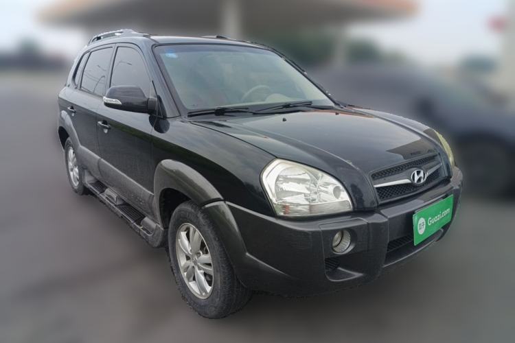 Used Hyundai Tucson 2009 2.0L Manual Two-Wheel Drive Fashion Edition Front Right 45 Deg