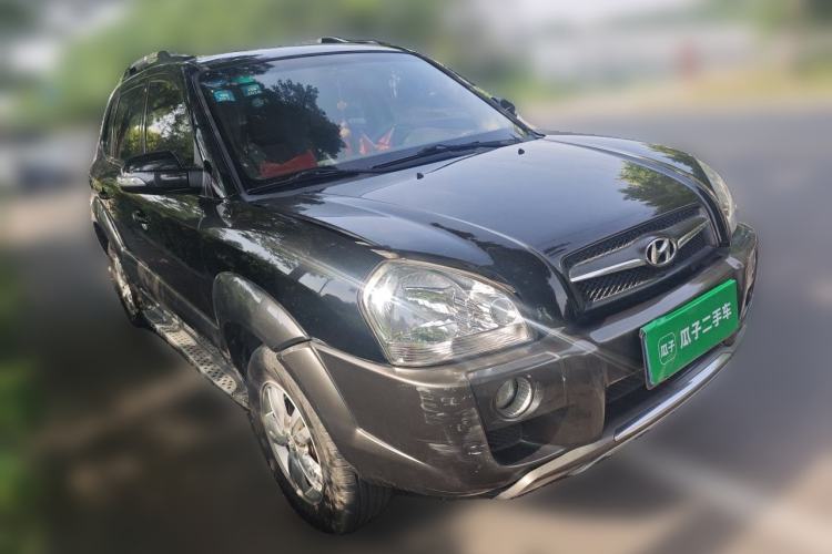 Used Hyundai Tucson 2009 2.0L Manual Two-Wheel Drive Fashion Edition Front Right 45 Deg