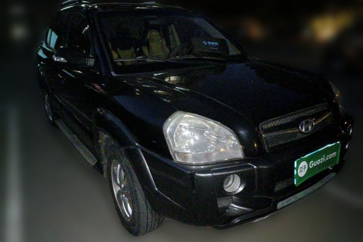 Used Hyundai Tucson 2009 2.0L Manual Two-Wheel Drive Fashion Edition Front Right 45 Deg