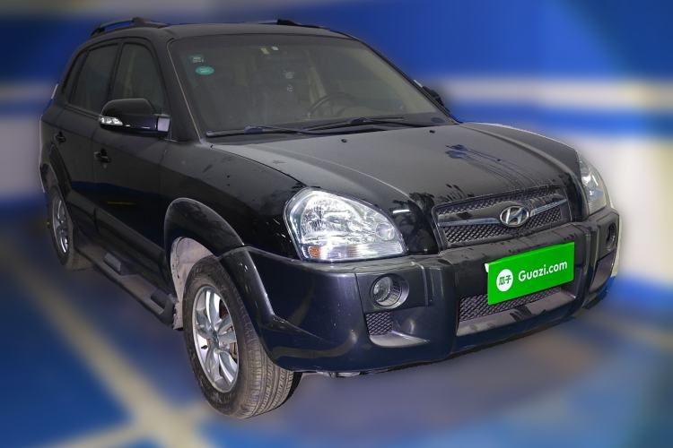Used Hyundai Tucson 2009 2.0L Automatic Two-Wheel Drive with Sunroof Front Right 45 Deg