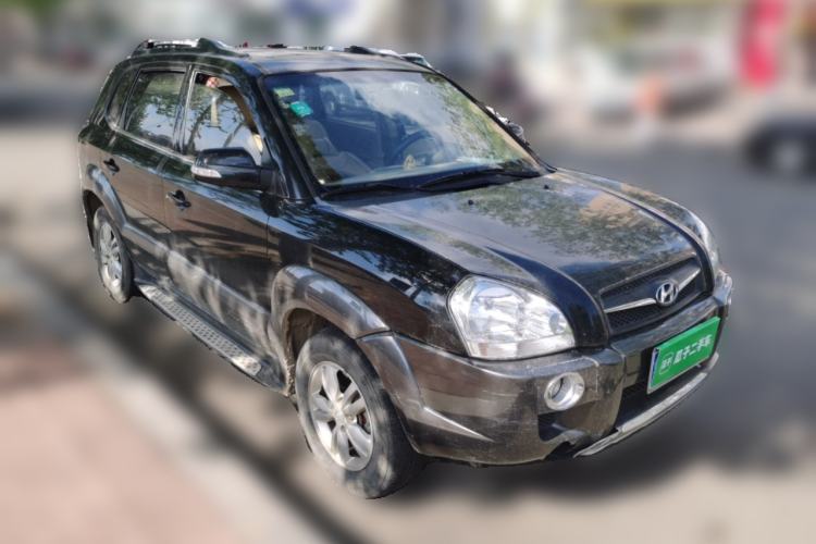 Used Hyundai Tucson 2009 2.0L Manual Two-Wheel Drive Fashion Edition Front Right 45 Deg