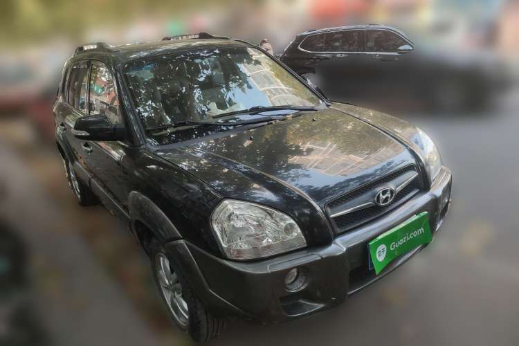 Used Hyundai Tucson 2009 2.0L Manual Two-Wheel Drive Fashion Edition Front Right 45 Deg