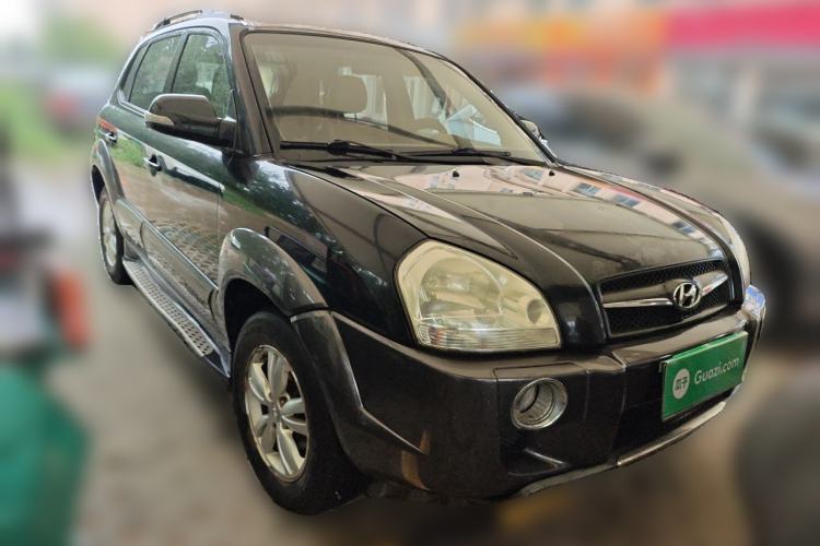 Used Hyundai Tucson 2009 2.0L Automatic Two-Wheel Drive with Sunroof Front Right 45 Deg