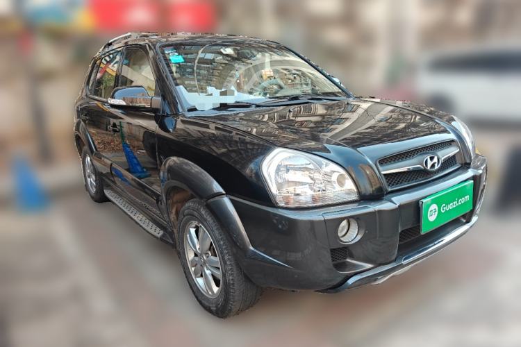 Used Hyundai Tucson 2009 2.0L Automatic Two-Wheel Drive with Sunroof Front Right 45 Deg