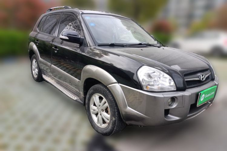 Used Hyundai Tucson 2009 2.0L Manual Two-Wheel Drive Fashion Edition Front Right 45 Deg