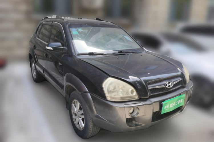 Used Hyundai Tucson 2009 2.0L Manual Two-Wheel Drive Fashion Edition Front Right 45 Deg