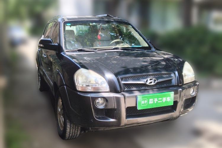 Used Hyundai Tucson 2009 2.0L Manual Two-Wheel Drive Fashion Edition Front Right 45 Deg