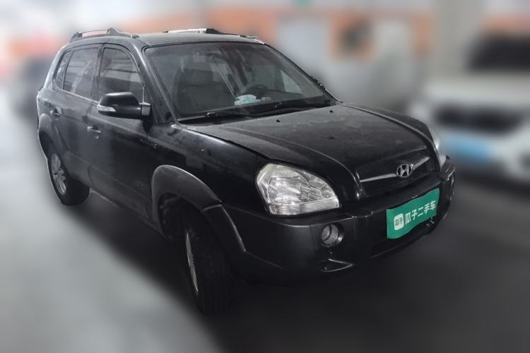 Used Hyundai Tucson 2009 2.0L Automatic Two-Wheel Drive with Sunroof Front Right 45 Deg