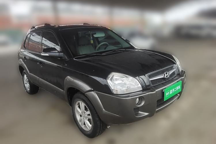 Used Hyundai Tucson 2009 2.0L Automatic Two-Wheel Drive with Sunroof Front Right 45 Deg
