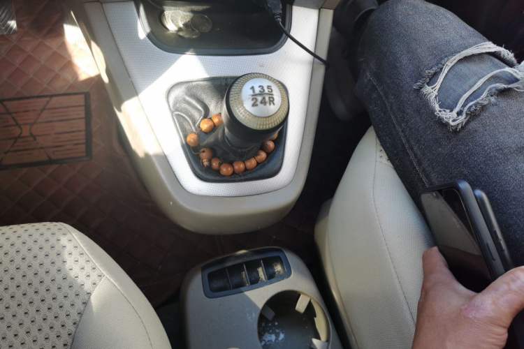 Used Hyundai Tucson 2009 2.0L Manual Two-Wheel Drive Fashion Edition Gear Lever