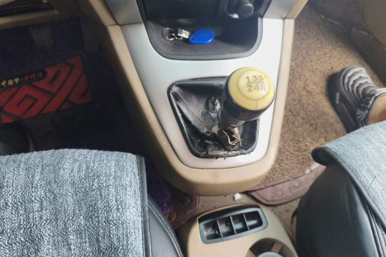 Used Hyundai Tucson 2009 2.0L Manual Two-Wheel Drive Fashion Edition Gear Lever