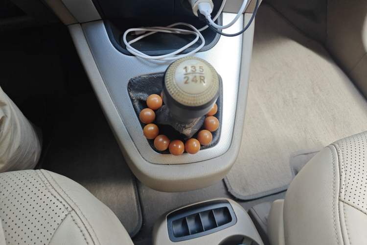 Used Hyundai Tucson 2009 2.0L Manual Two-Wheel Drive Fashion Edition Gear Lever
